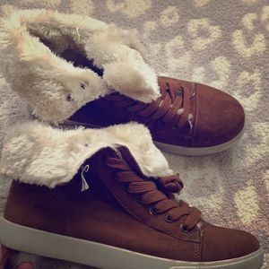 Fur platform camel suede sneakers